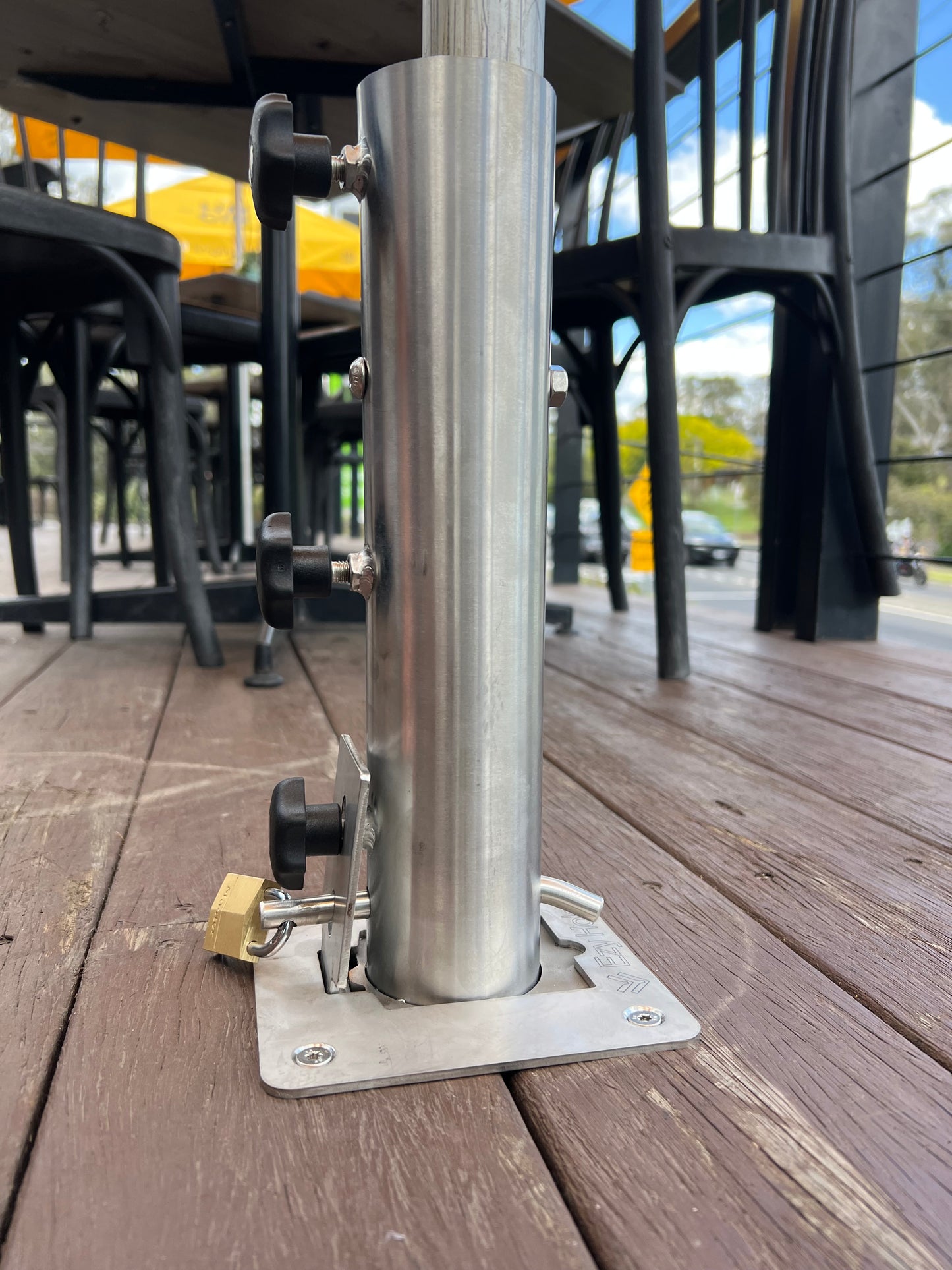 EzyHold Lockable Top - Umbrella Mount